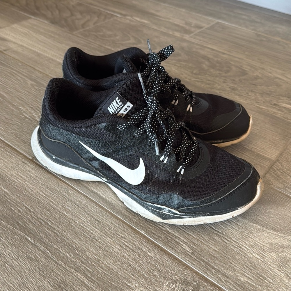 Nike flex sneakers